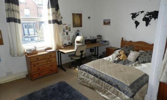 Bright, neatly presented double bedroom with a ...