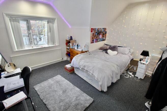 Bright, neatly presented double bedroom with a ...