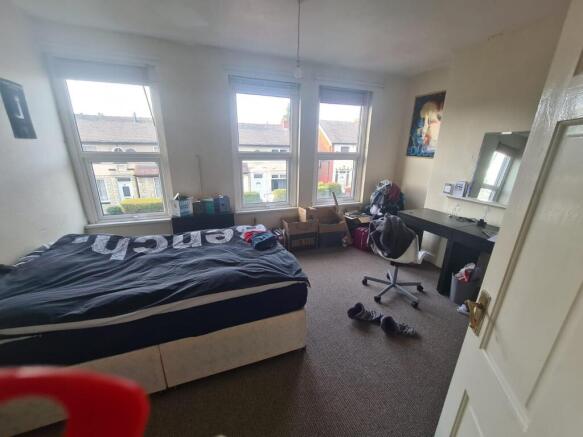 Bright, well-lit double bedroom with three larg...
