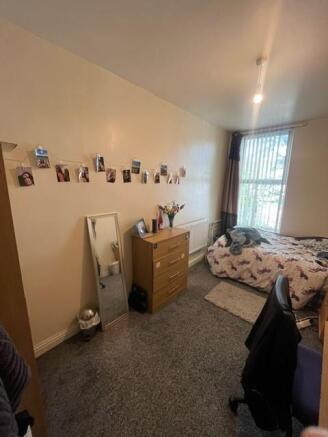 Bright, cosy double bedroom with a comfortable ...