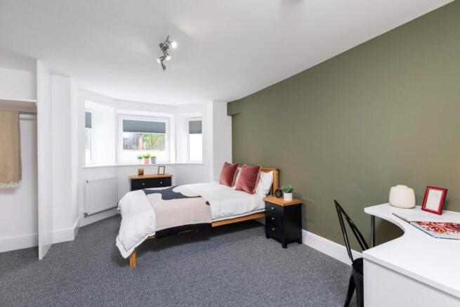 Bright, neatly presented double bedroom with a ...