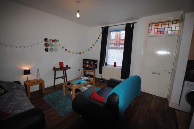 Well-presented living room with comfortable sea...