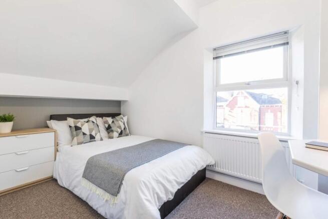 Bright, neatly presented double bedroom with a ...