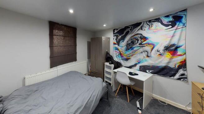 Well-presented double bedroom with a comfortabl...