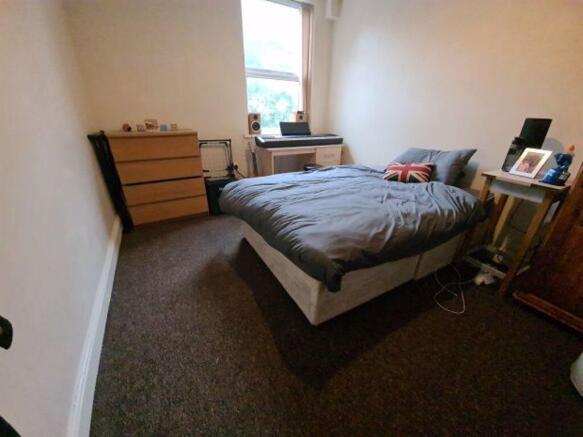 Bright, simply furnished double bedroom with a ...