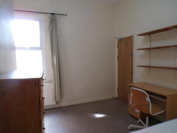 A bright and tidy double bedroom featuring a de...
