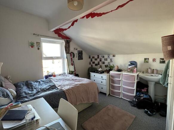 A spacious and bright large double bedroom perf...