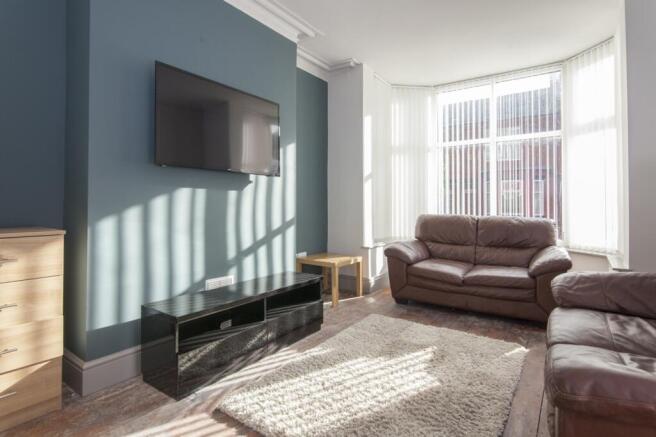 A spacious and inviting large modern living roo...