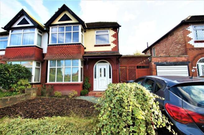 Charming front view of a beautifully maintained...