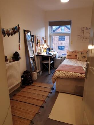 A cozy double bedroom featuring a comfortable b...