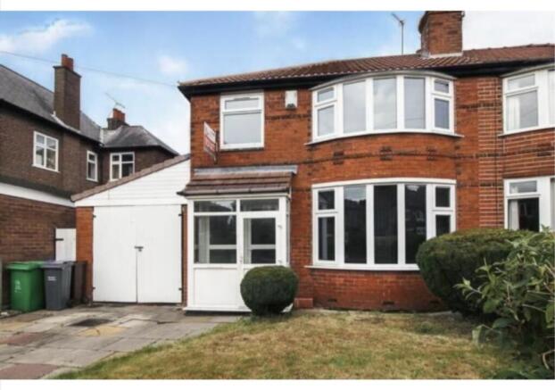 Charming front view of a well-maintained proper...