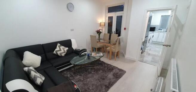 This stylish living room boasts modern furnishi...