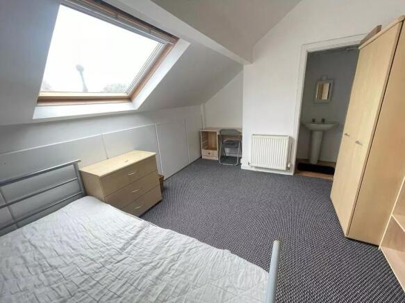 This bright and inviting double bedroom feature...