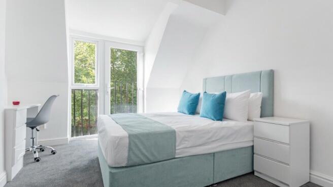 This beautifully designed double bedroom featur...