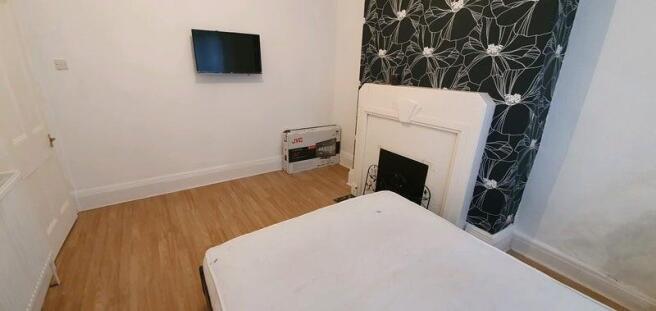 A clean and simple double bedroom featuring a m...