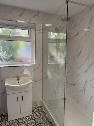 Modern bathroom with stylish marble-effect tile...