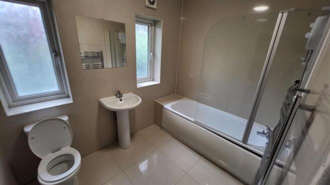 A clean and well-maintained bathroom with a bat...