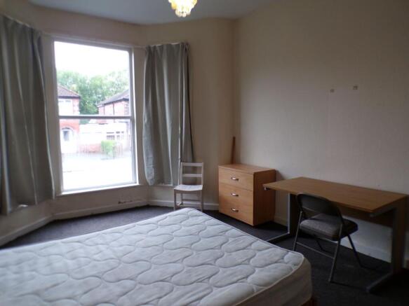 Bright front-facing double bedroom with a large...