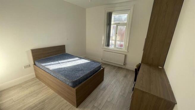 A bright and well-maintained double bedroom fea...