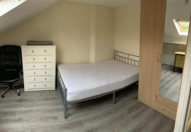 A tidy and well-lit single bedroom with a comfo...