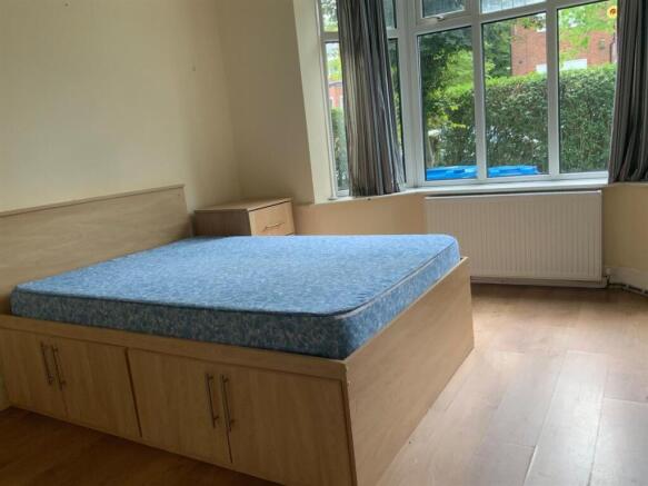 A cozy bedroom featuring a comfortable double b...