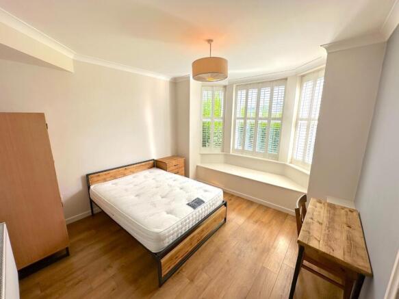Bright double bedroom with a large bay window, ...