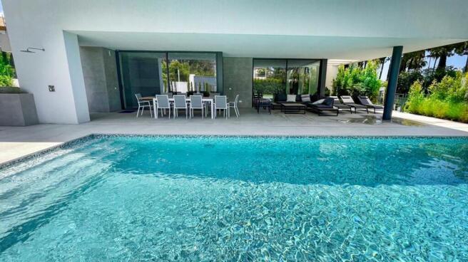 Swimming pool