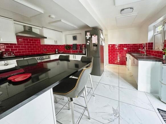 Kitchen with Breakfast Bar