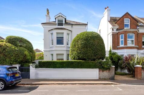 Oxford Road, Worthing, BN11