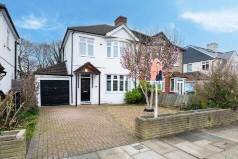 Broad Lawn, London, SE9