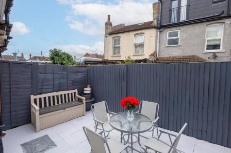 Luton Road, London, E17