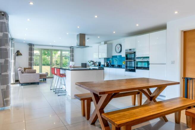Bright, dual aspect kitchen/diner