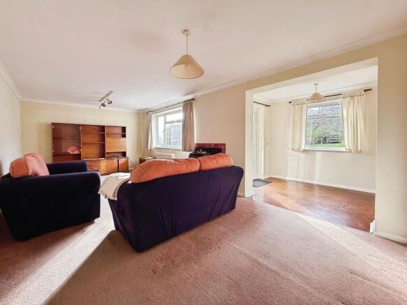 Lounge & Dining Space