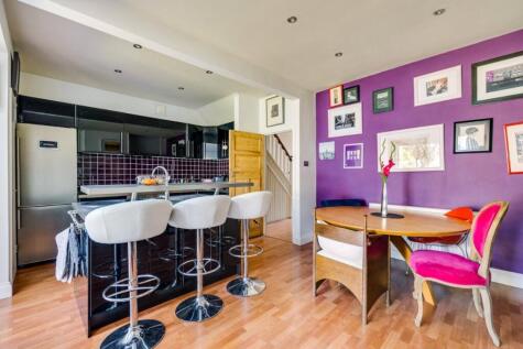 Kingsway, London, SW14