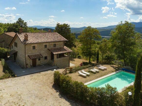 5 bedroom villa for sale in Tuscany Arezzo Pieve Santo Stefano