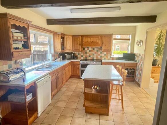 KITCHEN / BREAKFAST ROOM