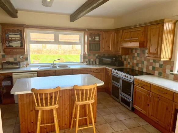 KITCHEN / BREAKFAST ROOM
