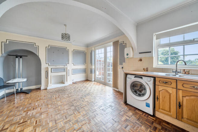 1371063-5-68f23ff...