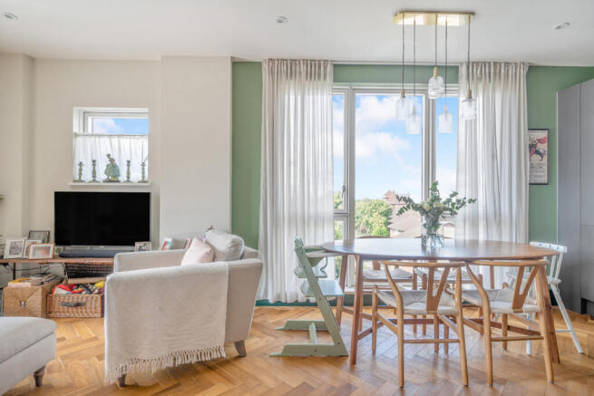 1347046-4-68b9978...