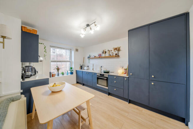 1388845-11-693fdf...