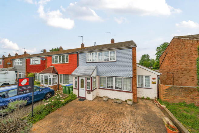 3 bedroom end of terrace house for sale in Berwick Road, Welling, DA16