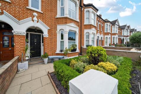 Kinveachy Gardens, Charlton