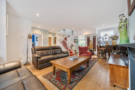 Mauritius Road, London