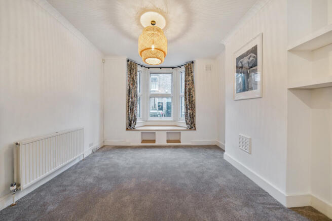 1383990-5-692d67b...