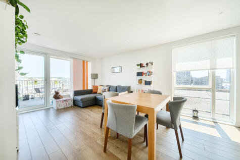 Cofferdam Way, London