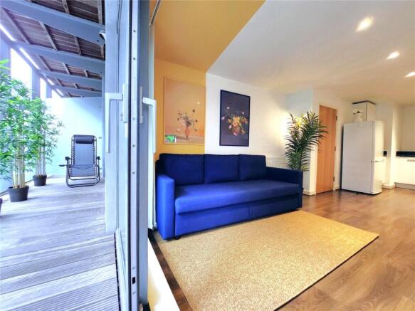Reception/Balcony