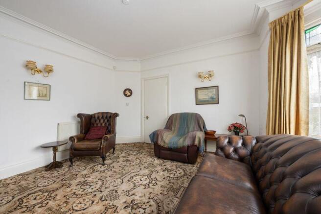 LOUNGE (FRONT) (2)