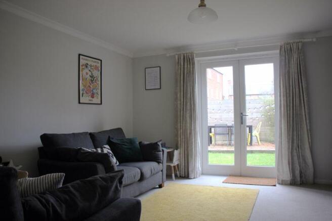 LOUNGE (REAR)