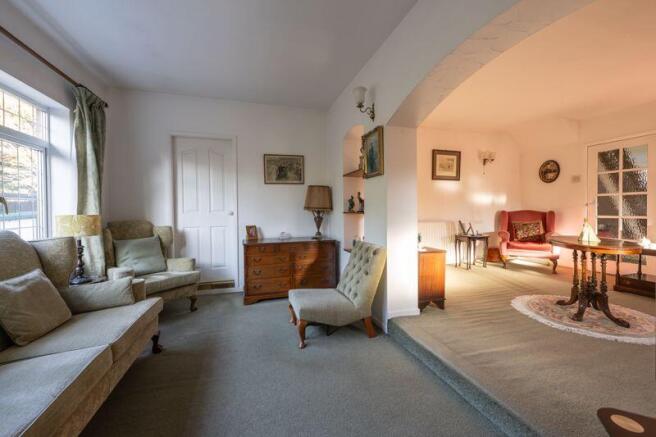 SPLIT LEVEL LOUNGE (REAR)