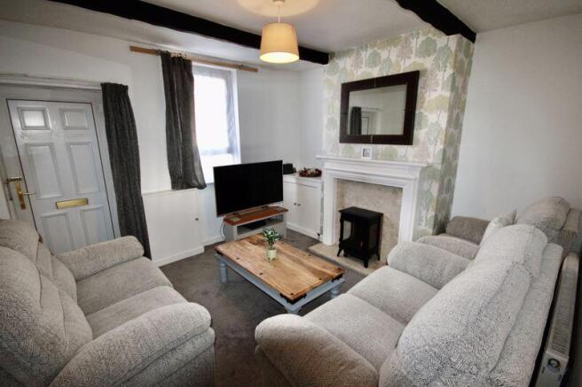 LOUNGE (FRONT)